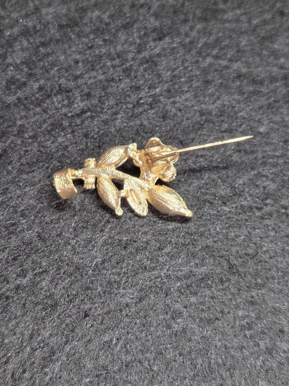 **Gold Floral Crystal and Pearl Brooch - Women Jewelry** - Picture 2 of 2